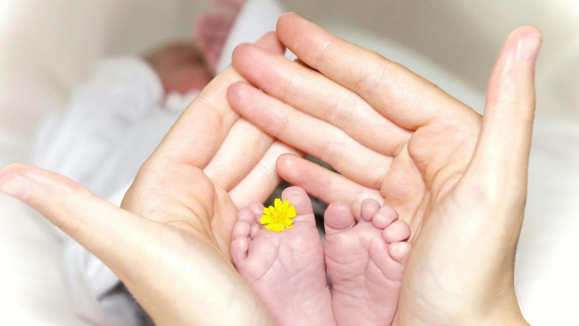 What Are the Best Superfoods for New Moms? 