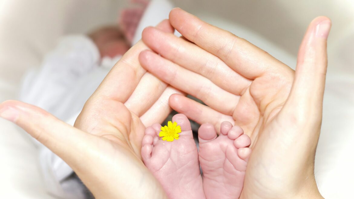 What Are the Best Superfoods for New Moms? 